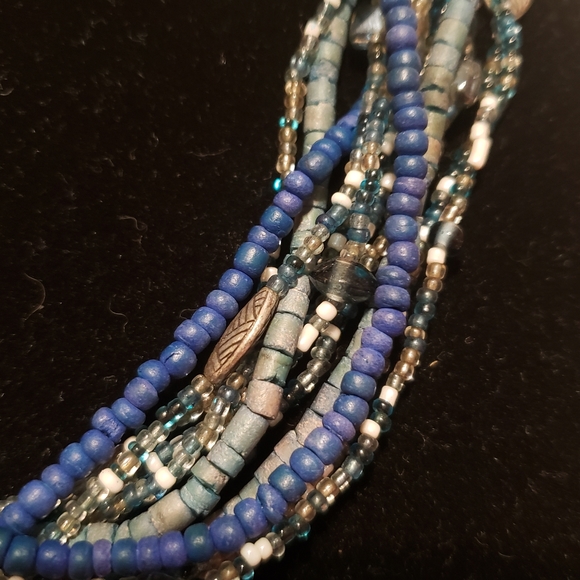 Blue seed and silver tone layered necklace - Picture 3 of 9